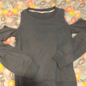 No shoulder long sleeve dusty green garage shirt.